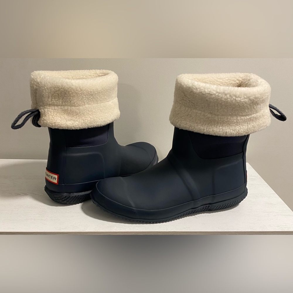 Navy Blue Hunter Cream Fleece Boots